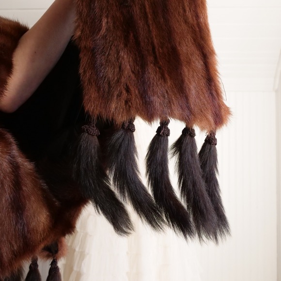 Soft vintage mink cape with tails - Picture 5 of 8